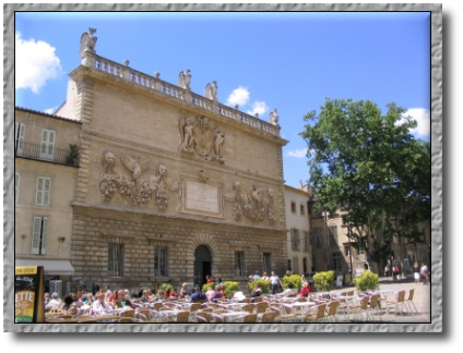 place du Palais des papes d'Avignon